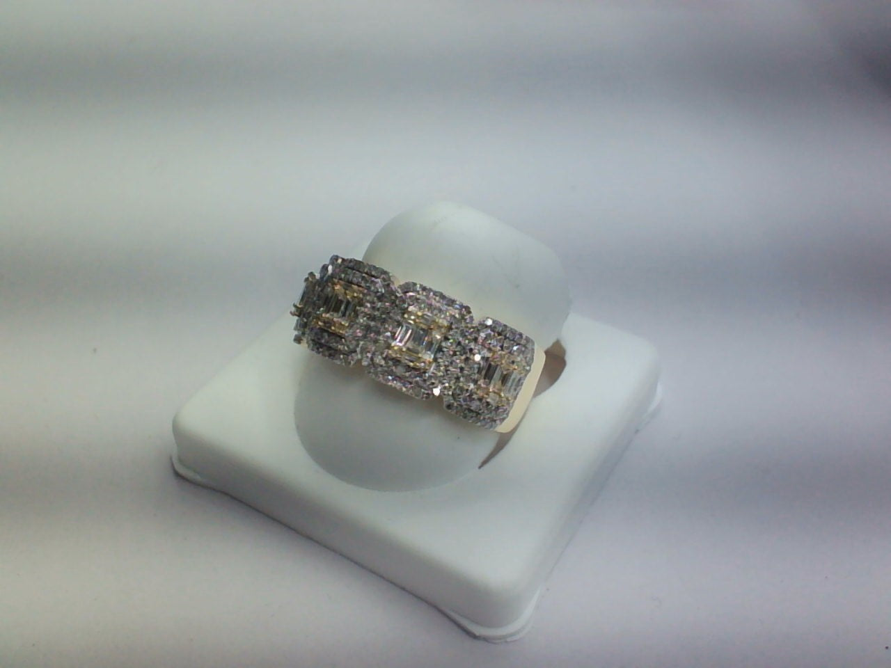 10K White 1.01-1.02Ct D-Mens Bands