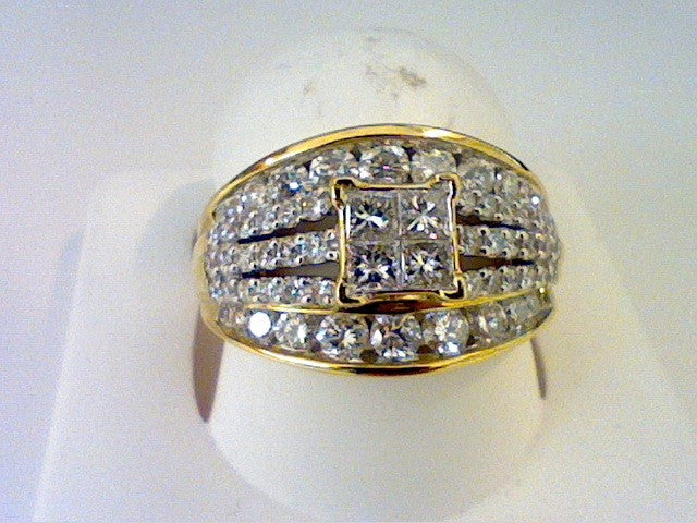14K Yellow Yellow Gold Ladies Ring With 1.21 Ct Princess Cut Diamonds