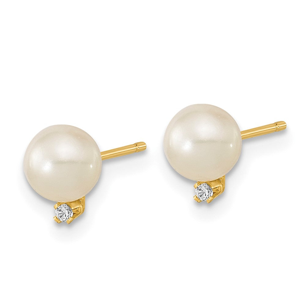 14k 5-5.5mm White Round Freshwater Cultured Pearl CZ Post Earrings