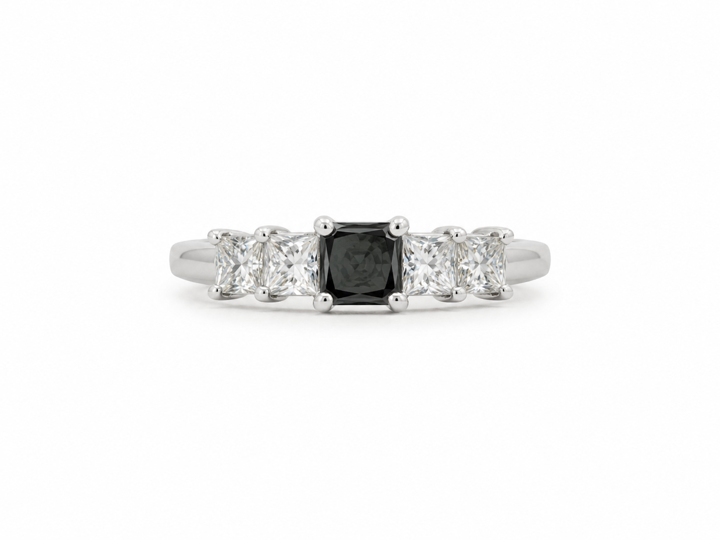 PLAT 1.25 CTW White And Black Diamond Ring [K63H]