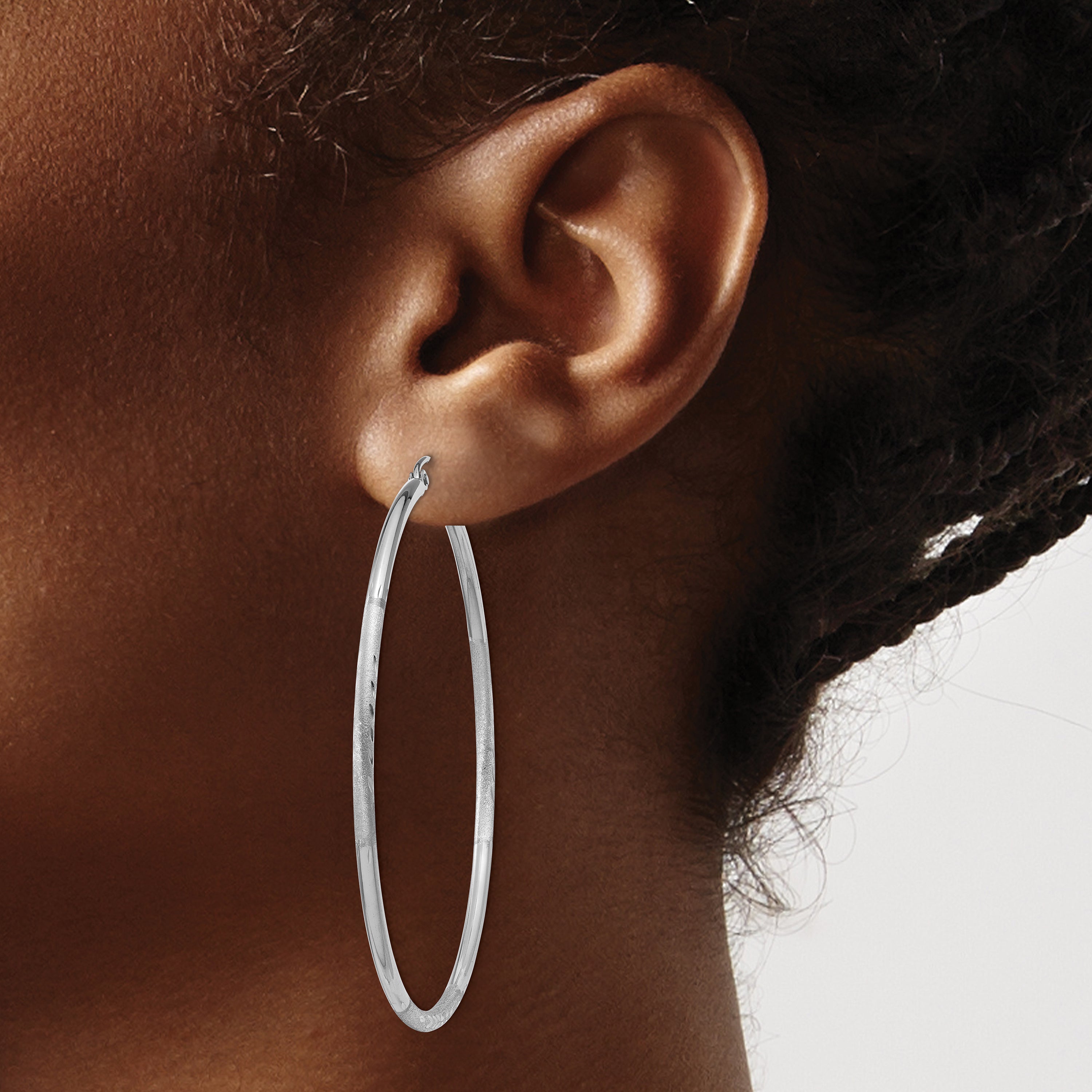 14k White Gold Satin and Diamond-cut 2mm Round Hoop Earrings